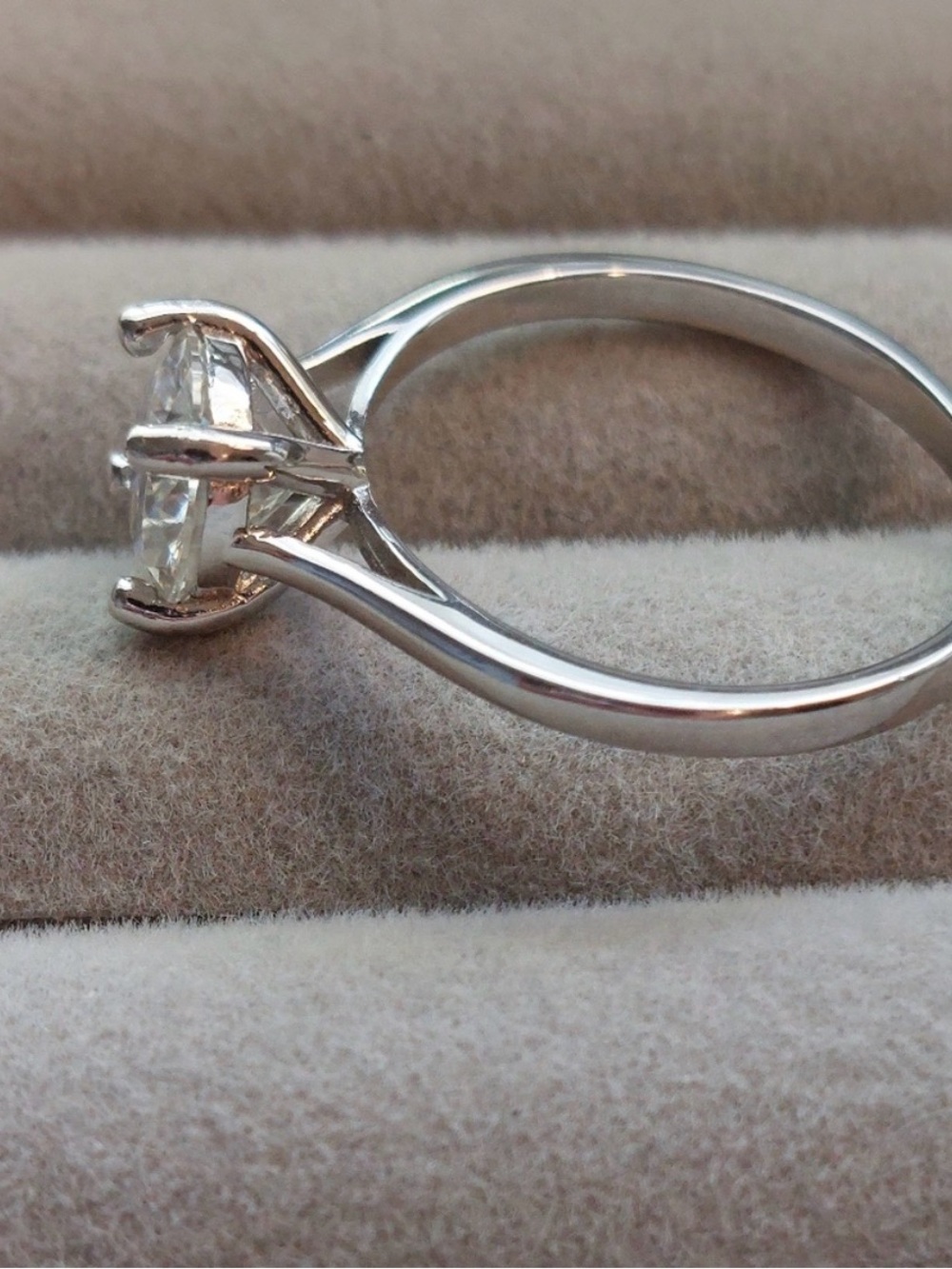 NWT Moisannite Sterling Silver 2ct Solitaire Ring, Size 9 - Picture 5 of 8